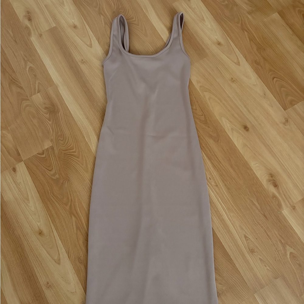 Express Midi Dress - Picture 2 of 3